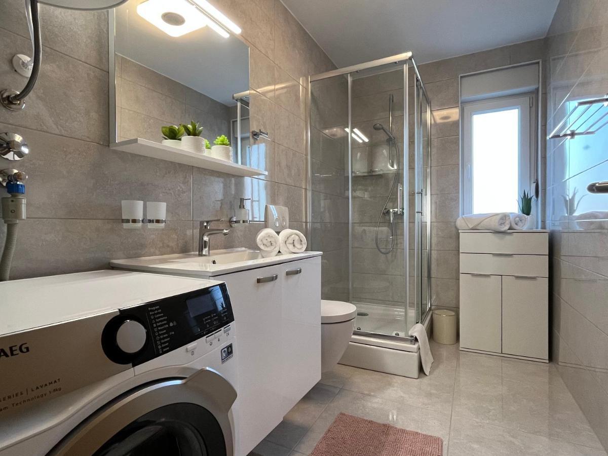 מדולין Apartman Yacht מראה חיצוני תמונה