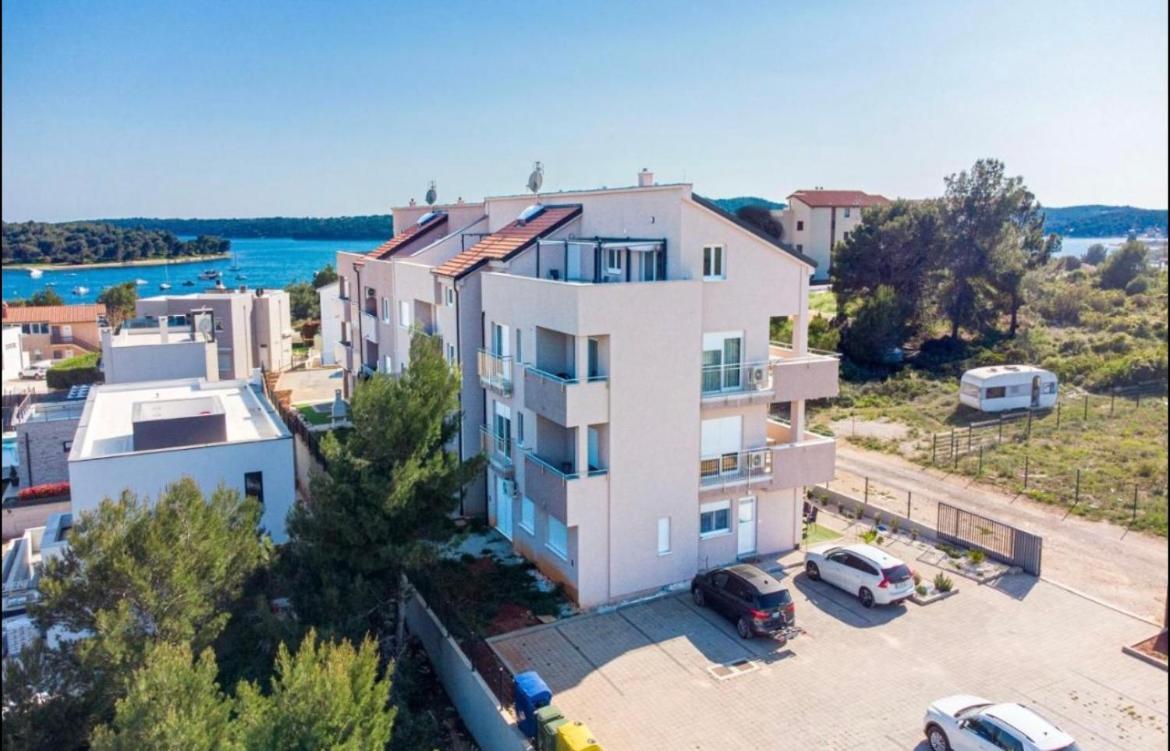 מדולין Apartman Yacht מראה חיצוני תמונה