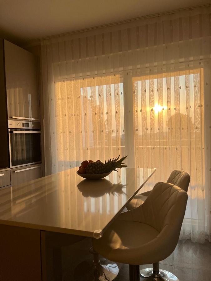 מדולין Apartman Yacht מראה חיצוני תמונה